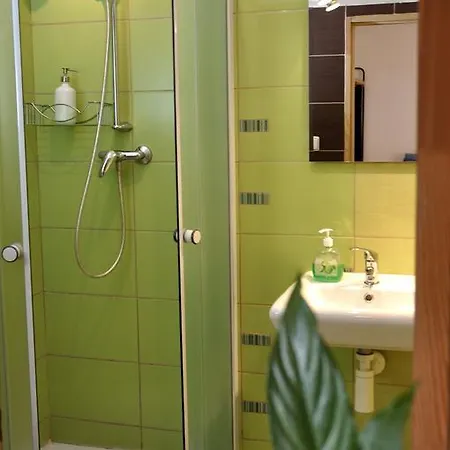 De Likua 鲁容贝罗克