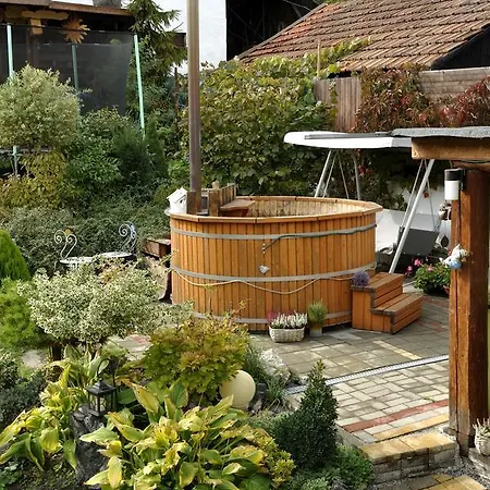 De Likua 鲁容贝罗克